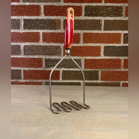 Vintage Kitchen Potato Masher Red Wooden Handled Utensil Mid-Century - Picture 3 of 5